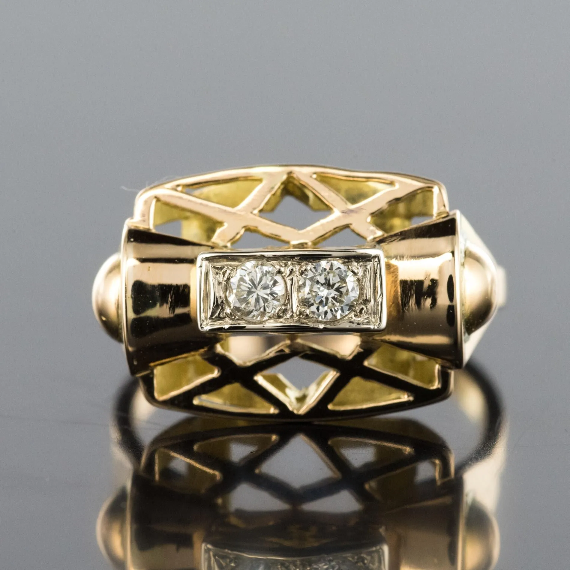 1940s 0.20 Carat Diamond 18 Karat Yellow Gold Retro Ring