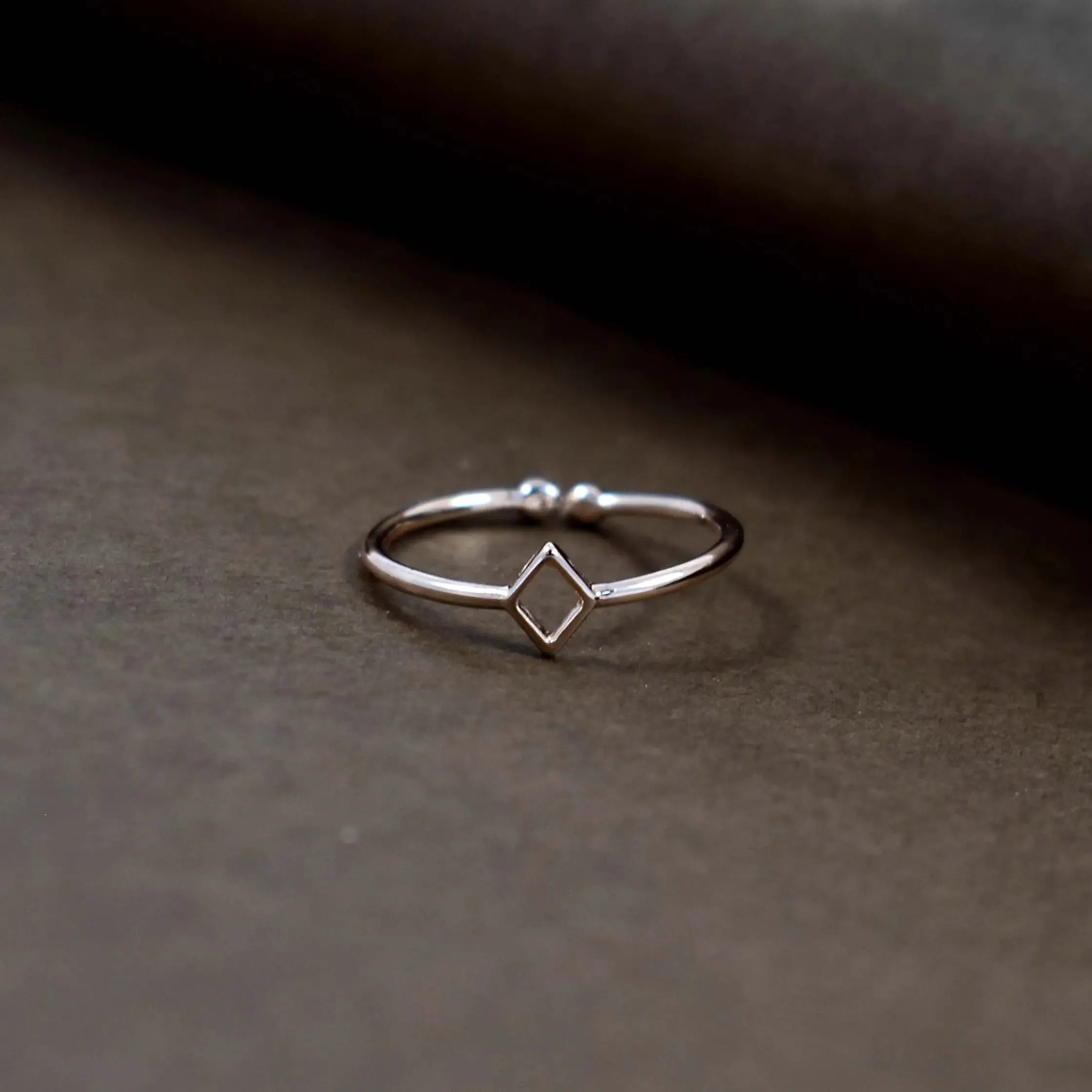 Hollow diamond rose-gold ring